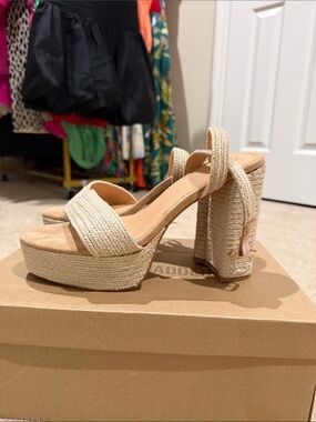 VICI Oasis Society Natural Woven Espadrille Platform Sandals